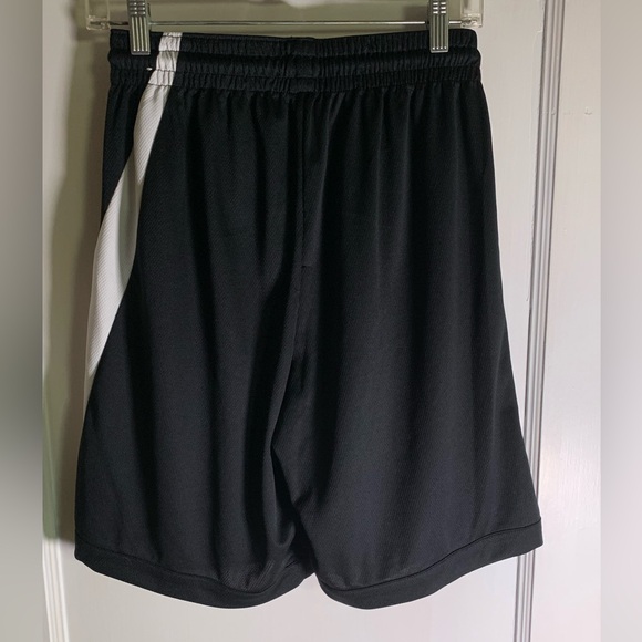 Nike big swoosh shorts - Picture 3 of 4